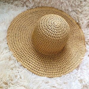 Forever 21 Floppy Sun Hat for Summer / Beach / Spring